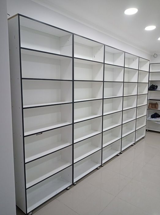 Полки стелажжи ветрины островки для магазинов и аптек.