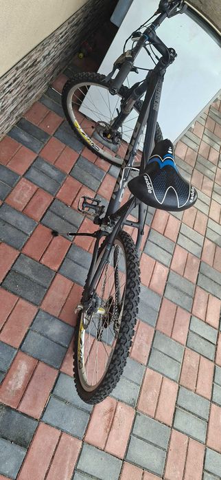 Vând bicicletă cu roți pe 26