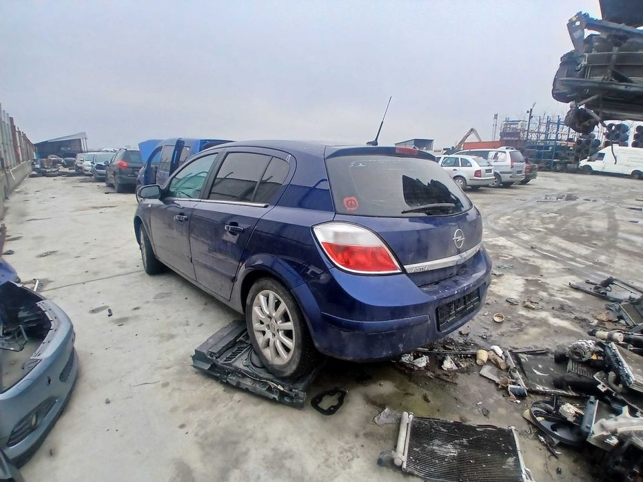 dezmembrez opel astra h