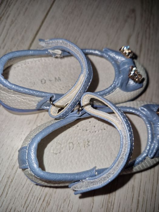 Продам  туфельки на девочку