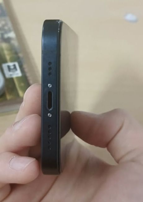 Продам Iphone 13