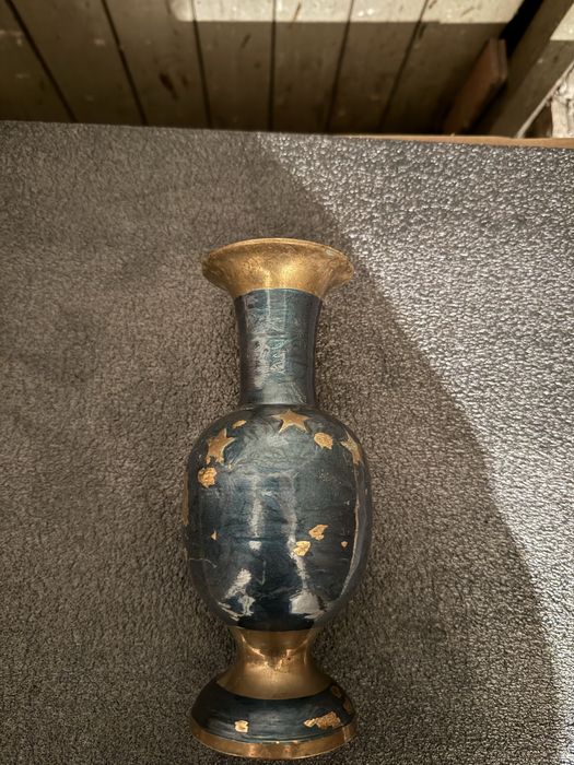 Продавам бронзови вази