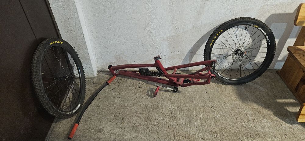 Части за dh колело