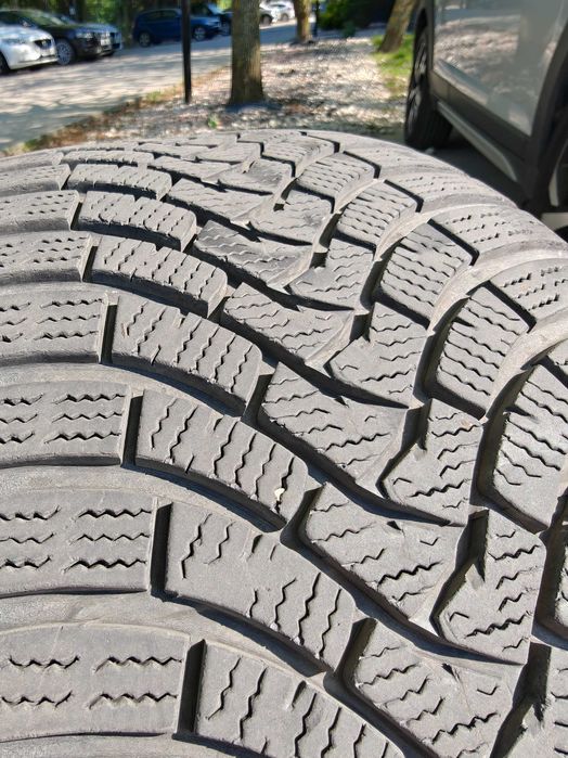 Set 4buc 255/40 225/45 R18 99W 85W XL Falken EuroWinter HS01 M+S iarna