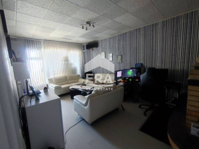 Страхотен обзаведен тристаен апартамент кв.Бадема