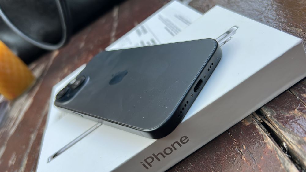 Vând iPhone 15 -stare foarte bună