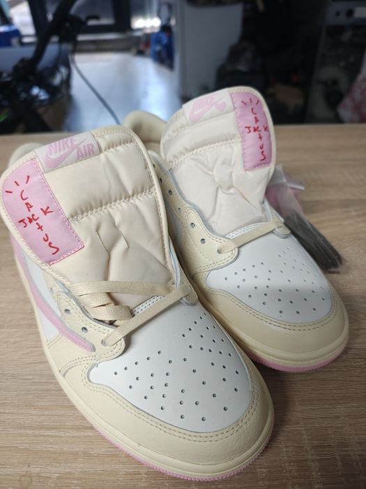 Travis Scott x Air Jordan 1 Low OG SP „Shy Pink”,