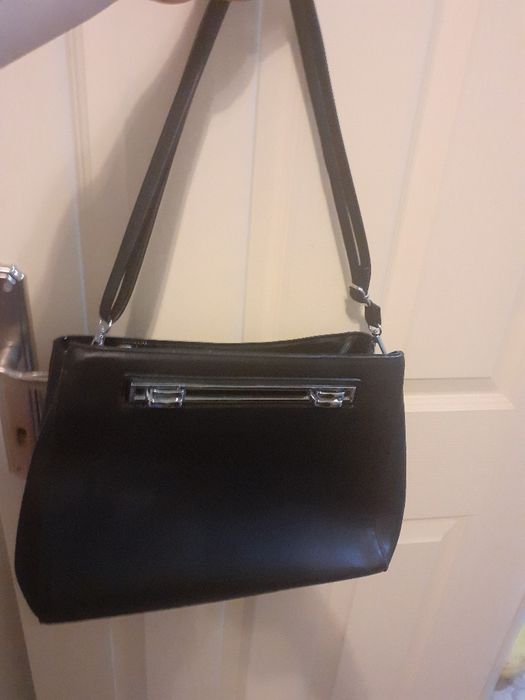 Черна дамска чанта нова