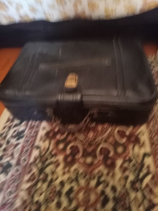 Продам кожаный советский чемодан