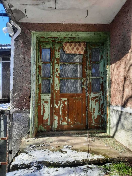 Продава се дворно място със стара къща  с. Неофит Рилски