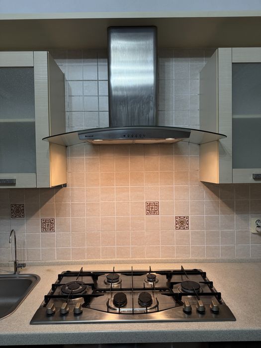 Вытяжка бу в отличном состоянии!