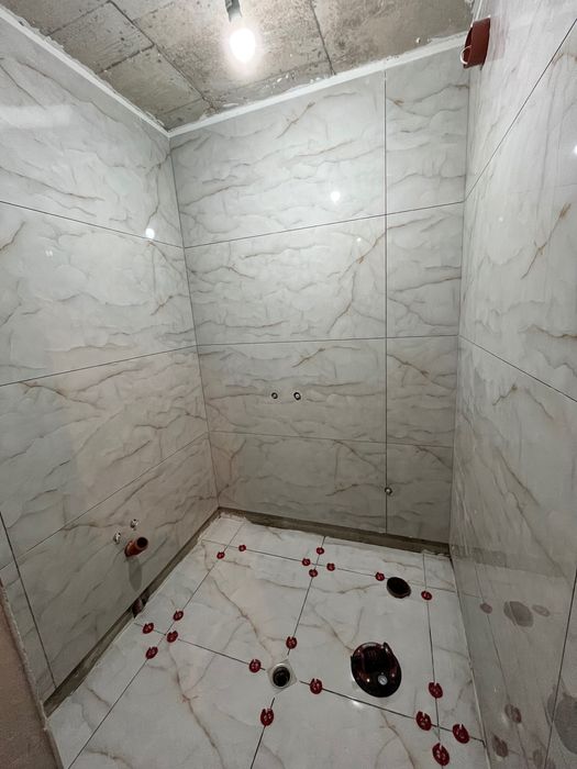 Ремонт на баня, плочкаджия