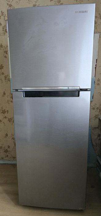 Холодильник Samsung