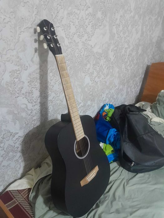 Гитара шестиструнная акустическая