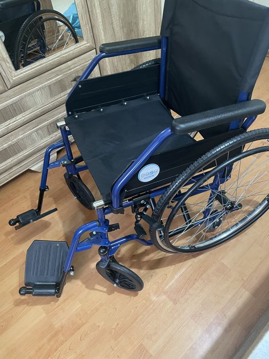 Scaun cu rotile ca nou