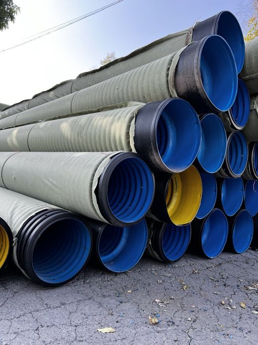 Гофрированная дренажный труба с геотекстилем