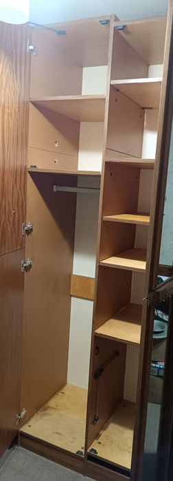 Шкаф из цельного дерева