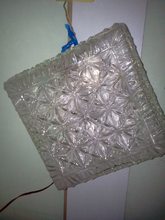 Продаю.тся 2 плафона на стенку и потолок