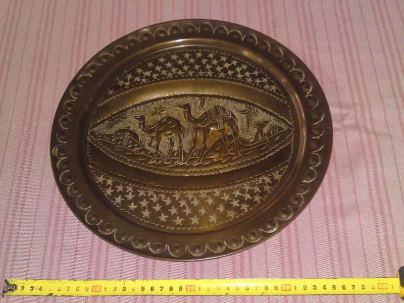 Продавам медни декоративни чиний