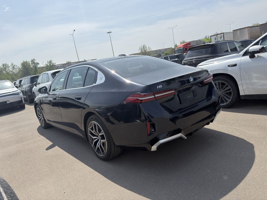 BMW i5 40L M-Sport 2025 yil