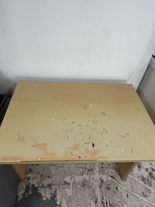 Отдам стол………………..