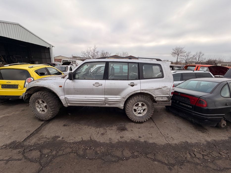 Mitsubishi pajero на части