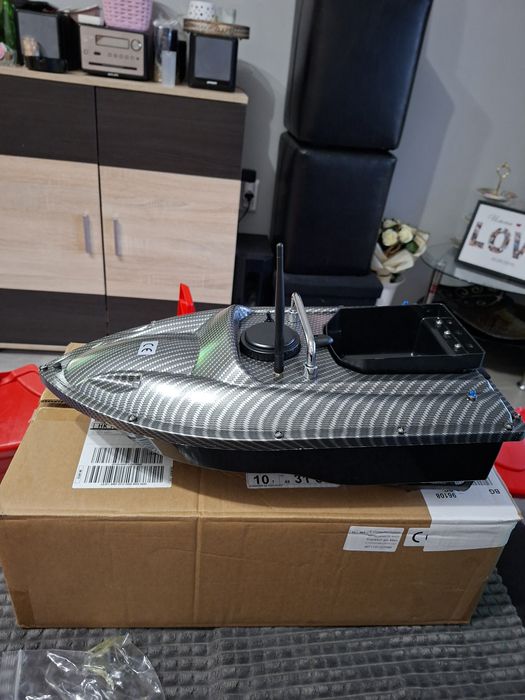 Лодка за захранка