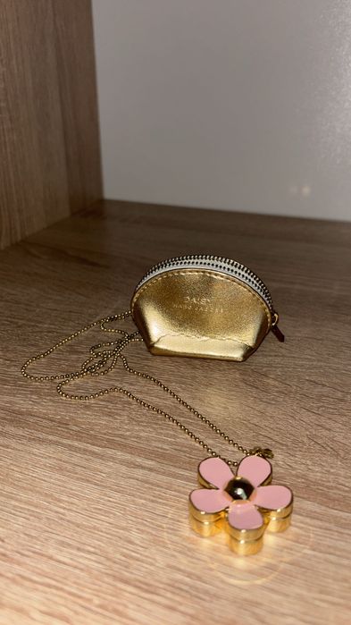 Lănțișor cu parfum solid și mini pouch - Marc Jacobs Daisy NOU