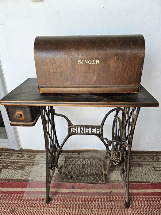 Masina de cusut Singer