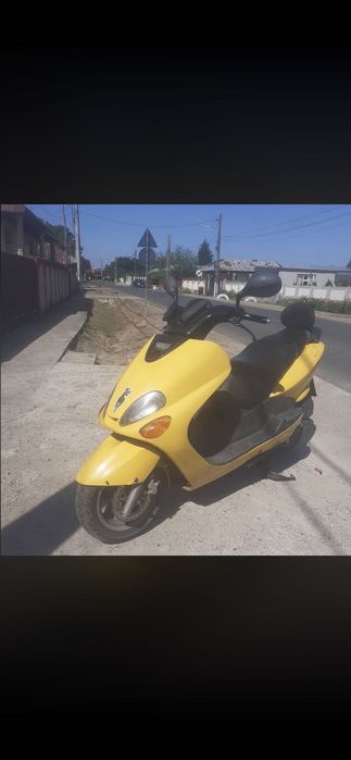 Vând sau schimb yamaha majesty 150cc nu are nici o problema