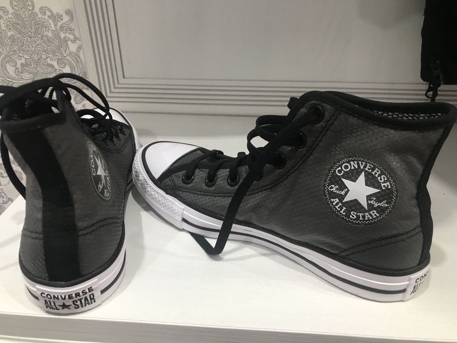 продам кроссовки женские