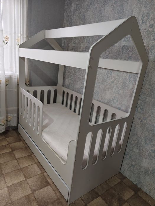 Продам детскую кроватку