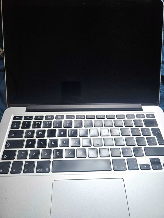 Macbook Pro 13  Retina, Mac OS Sequoia, Много добро състояния