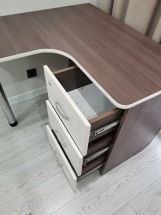 Продам стол парта