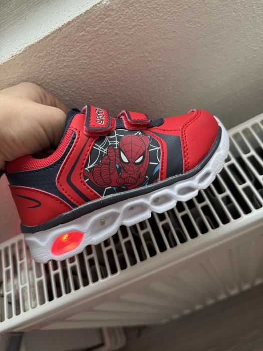 Adidasi Spiderman / Marvel , marime 23