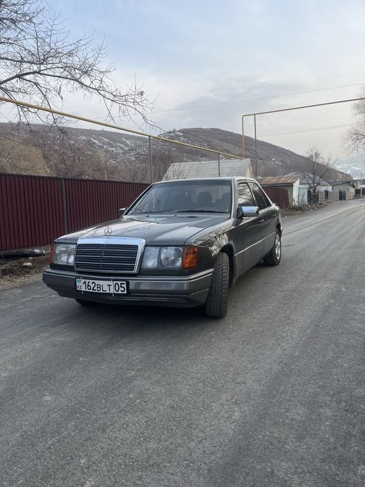 Mercedes-Benz E 230