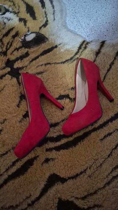 Pantofi roșii cu toc Graceland