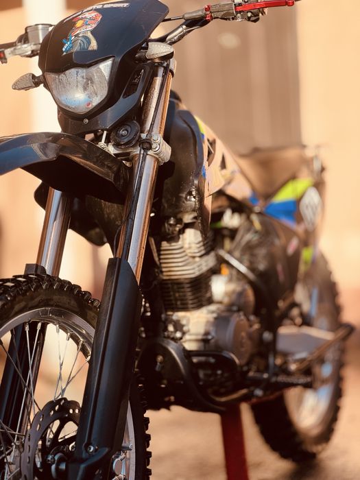 Мотоцик эндуро 06