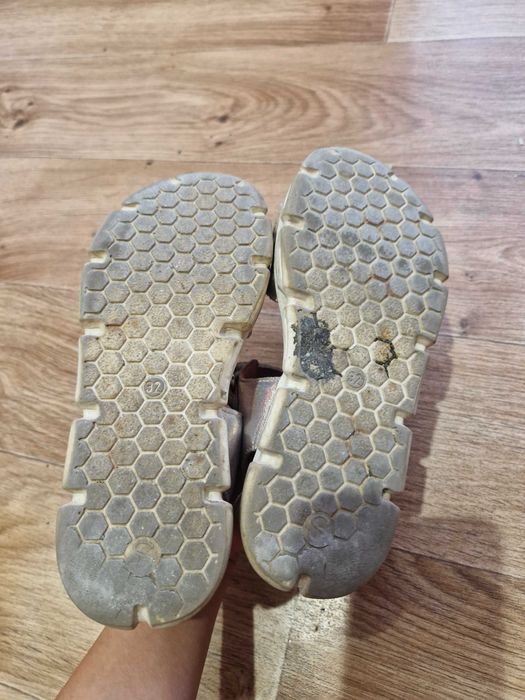 Продам сандалии детские