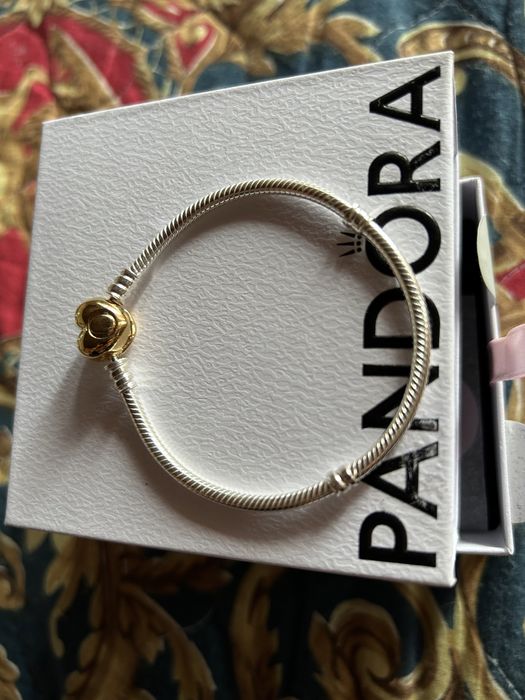 Сребърна гривна Pandora със златисто сърце