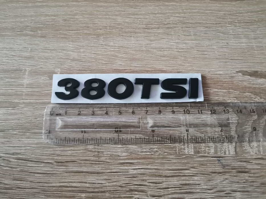 черна емблема Volkswagen 380 TSI