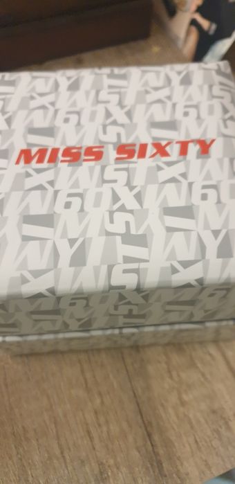 Часовник Miss Sixty златист