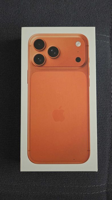 Оранжевый iPhone 17 Pro Max 512GB