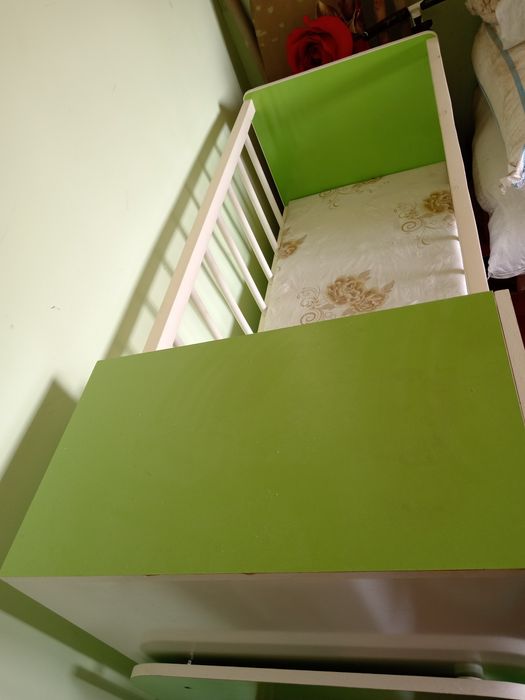 Болалар кравати ва беланчак