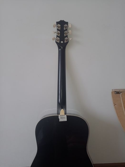 Гитара в хорошом состояние