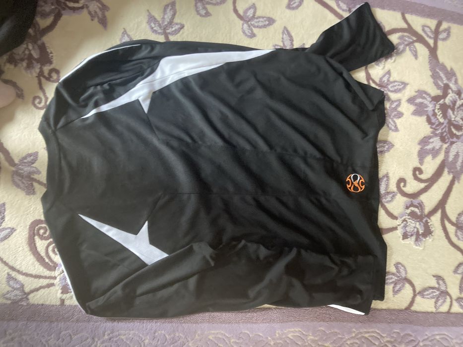 Bluza adidas masura 48 purtata o data trimit prin curier in tara