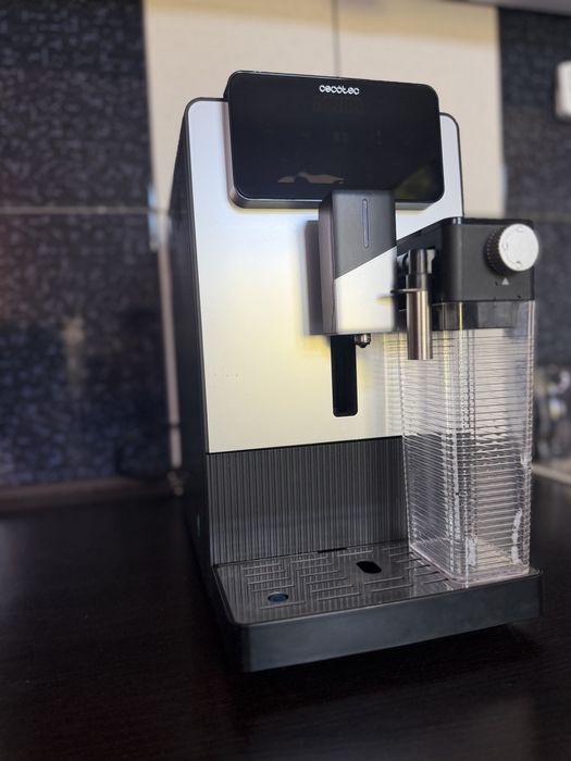 Espressor Cecotec Superautomat Cremmaet Latte Art. 1500W, 19 bar, termobloc, 6 bauturi, recipient cafea 150g, rasnita conica, curatare automata.