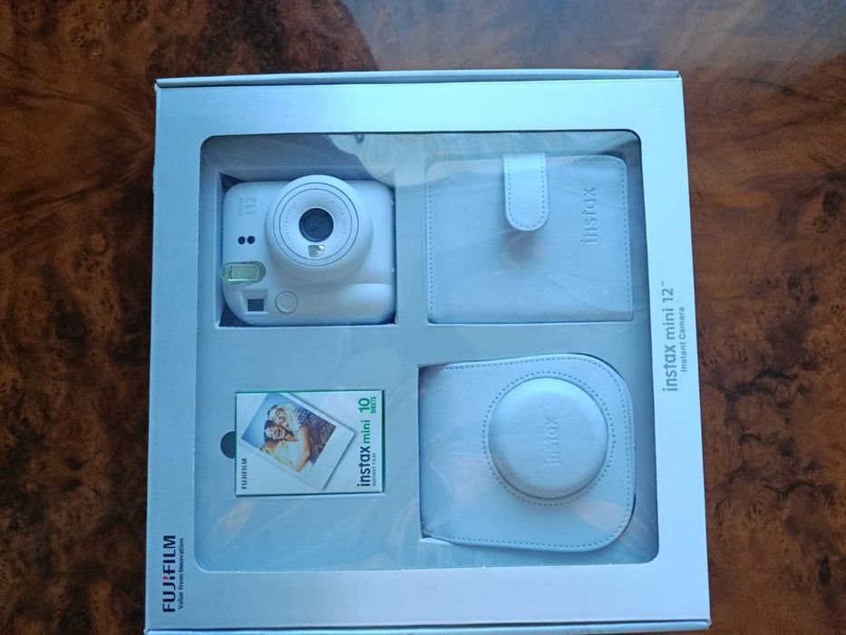Новый Instax Mini 12 в подарочном наборе (белый)