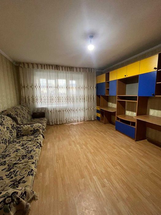 Срочно сдам 3-х комнатную в центре.