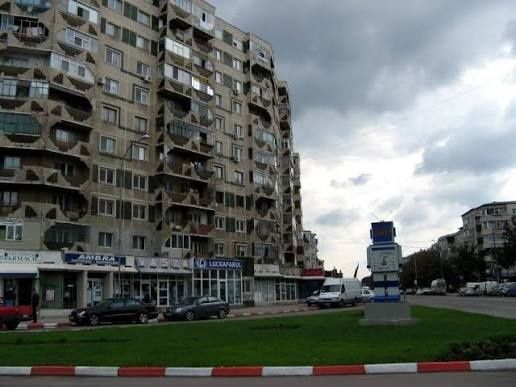 Vand Apartament Ultracentral cu 3 camere Bloc G 103.Str.Bucuresti